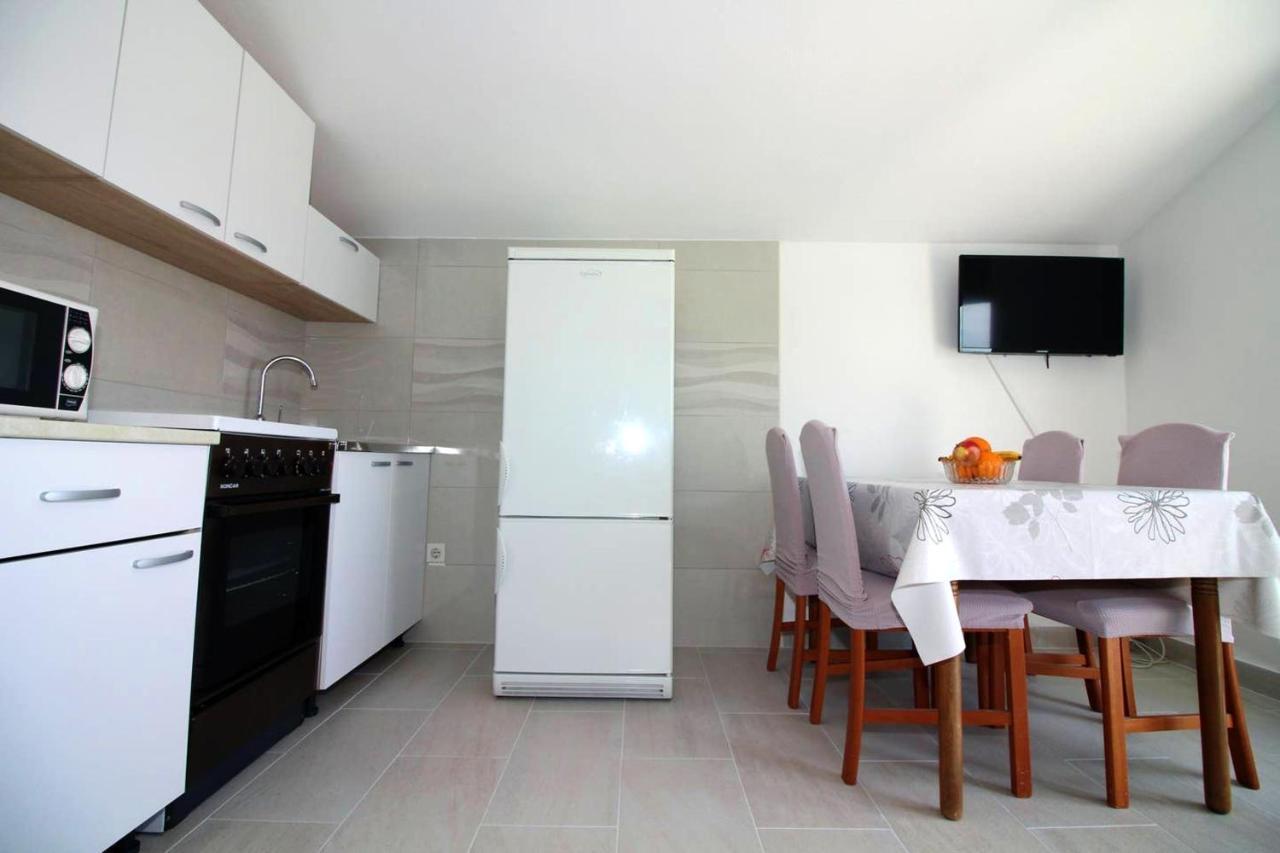 Charming Apartment In Tisno With 2 Bedrooms And Air Conditioning Exterior foto